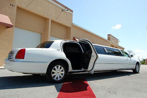 8 Person Lincoln Stretch Limo New Orleans